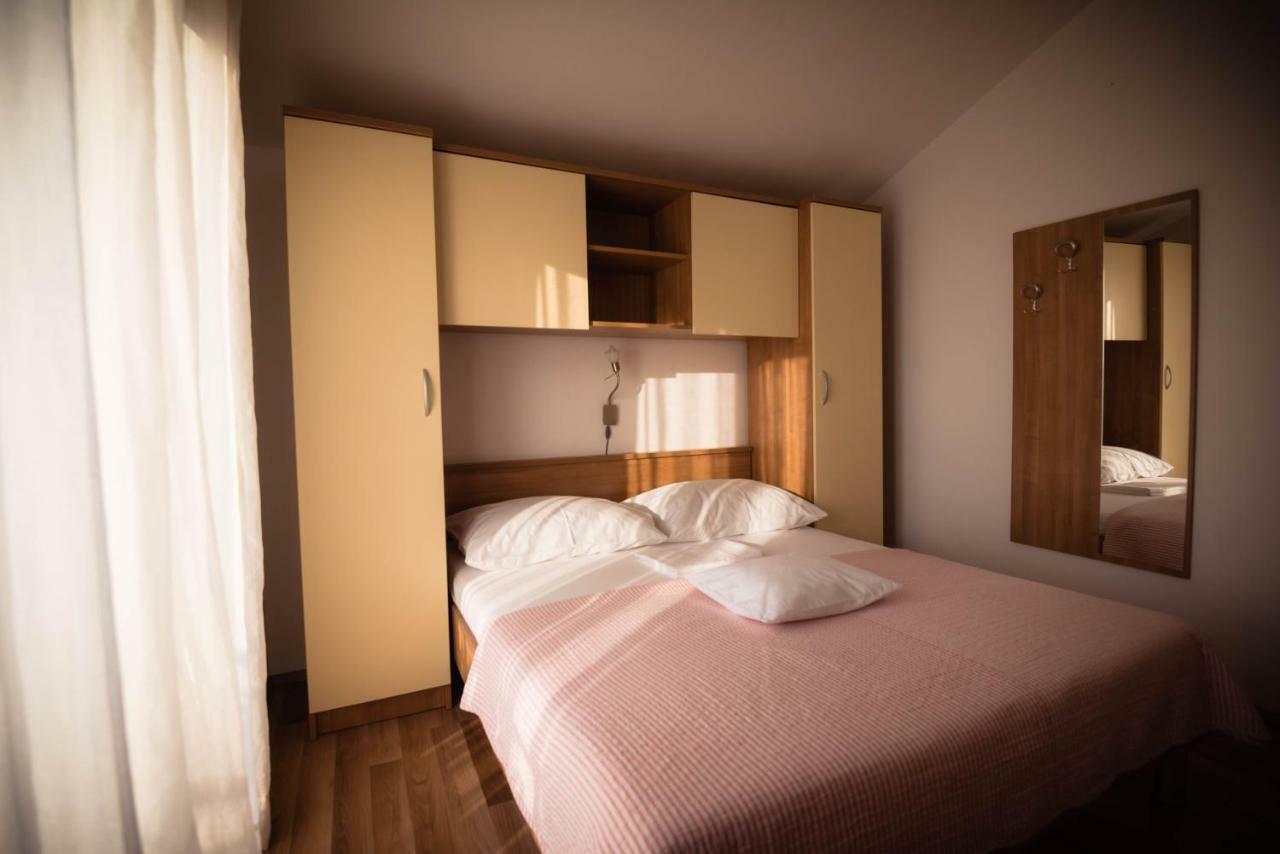 Apartmani Bare I Danica Grebaštica Exteriör bild