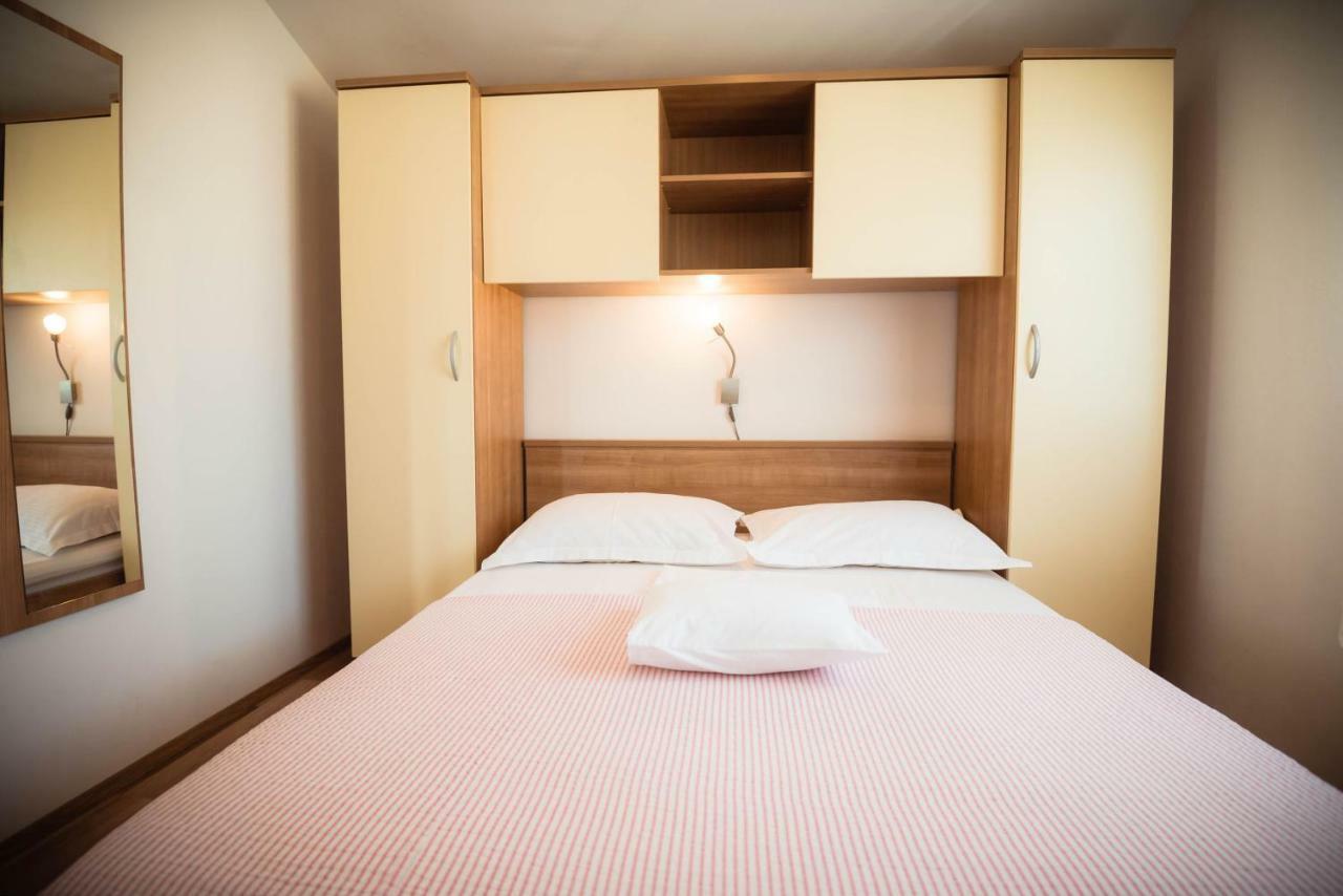 Apartmani Bare I Danica Grebaštica Exteriör bild